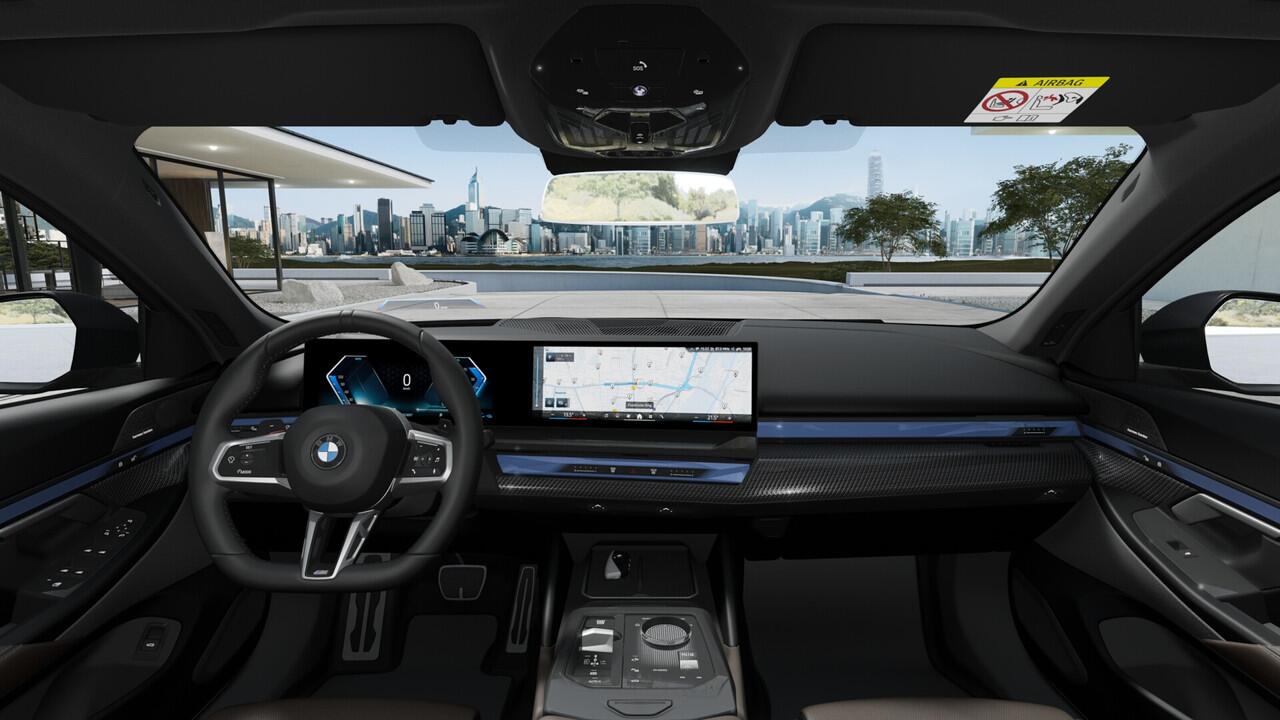 BMW 5-SERIE Touring 530e High Executive M Sport Automaat / Panoramadak / Adaptieve LED / Parking Assistant Plus / M Sportonderstel / Live Cockpit Professional / Stoelverwarming