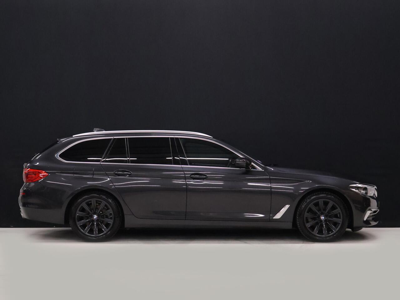 BMW 5-SERIE Touring 520i M Sport [CAMERA, APPLE CARPLAY, MEMORY SEATS, M STUURWIEL,TREKHAAK WEGKLAPBAAR, ANDROID AUTO, VOL LEDER, NIEUWSTAAT]