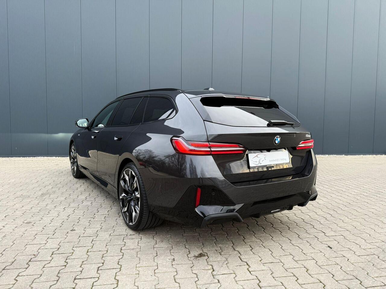 BMW 5-SERIE Touring 520i Pano / B&W / tr.hk / 21 inch / HUD