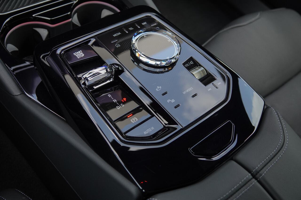 BMW 5-SERIE Touring 550E 490Pk Aut. | Plug in Hybride | X-Drive | Shadowline | M-Sport | 'M' Sportstoelen | Head Up Display | Panoramadak | Trekhaak | 21''