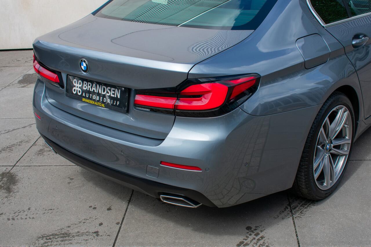 BMW 5-SERIE 540i High Executive Pano-Head up-Trekhaak-19"-Keyless