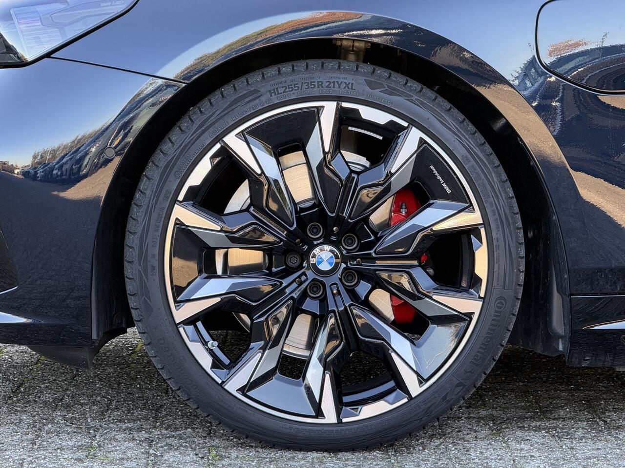 BMW 5-SERIE 530e M Sport Pro | 21" | CoPilot | Panorama | Harmen/Kardon | Elek. Trekhaak | Stuurverw. + Stoelverw. Voor/Achter