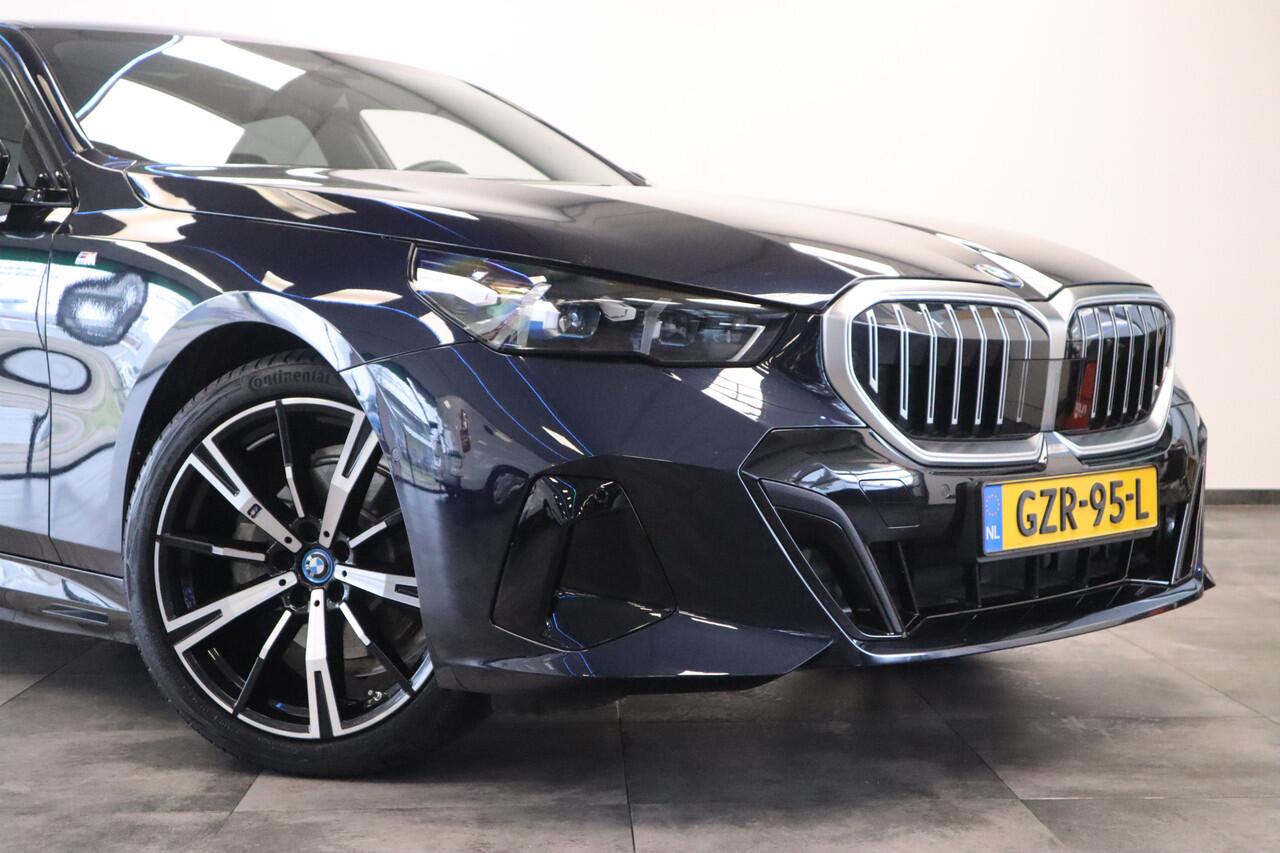 BMW 5-SERIE 530e M Sport Edition Panoramadak Head-up Harman/Kardon