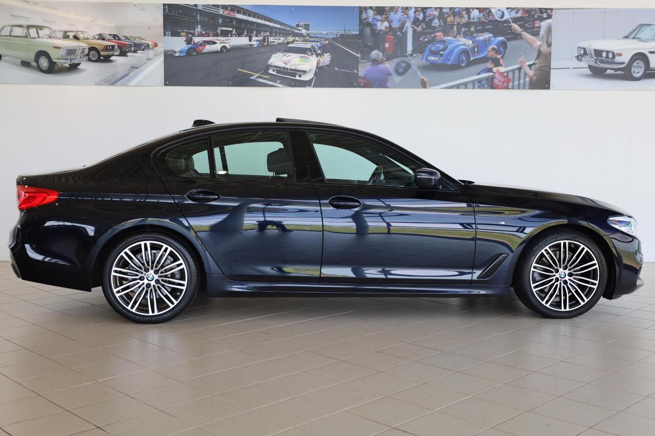 BMW 5-SERIE Sedan 520i | M Sportpakket | Park Assistant Pack | Parking Pack | Audio Media Pack