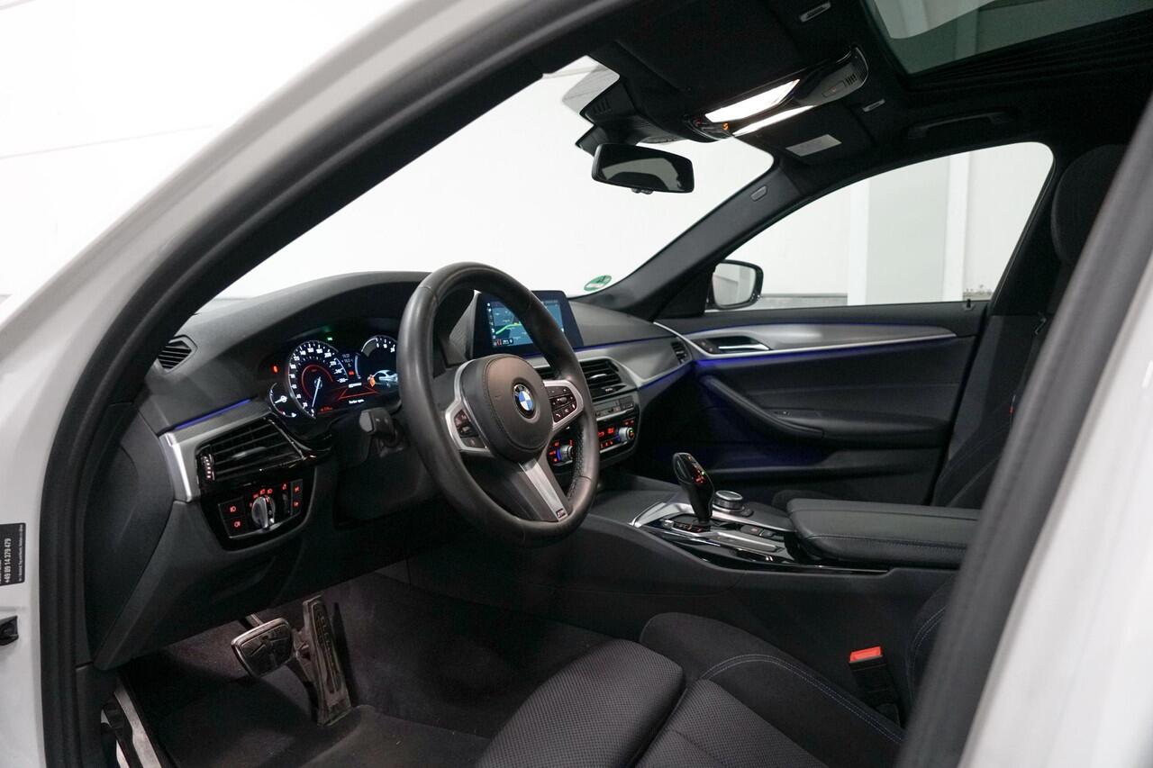 BMW 5-SERIE 530e M-Sport | Schuifdak | Hifi | Camera