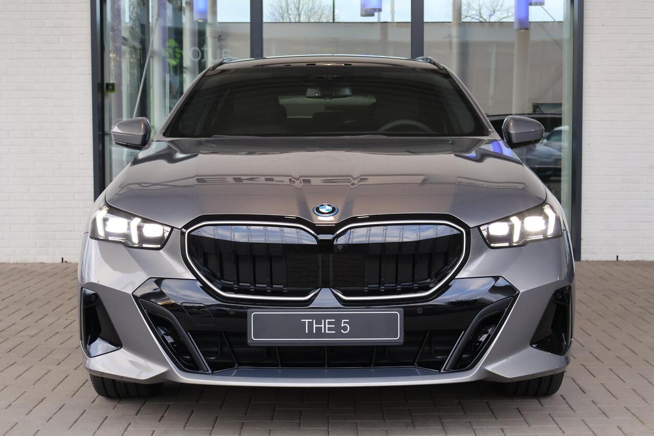 BMW 5-SERIE 550e xDrive Touring | M Sportpakket Pro | Innovation Package | Travel Pack | Comfort Pack
