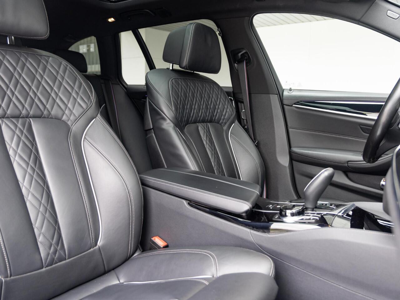 BMW 5-SERIE Touring 530i | High Executive | M Sportpakket | Harman Kardon | Verwarmd Stuurwiel | Comfort Access | Achteruitrijcamera | Panoramadak | Stoelverwarming | Head-Up Display