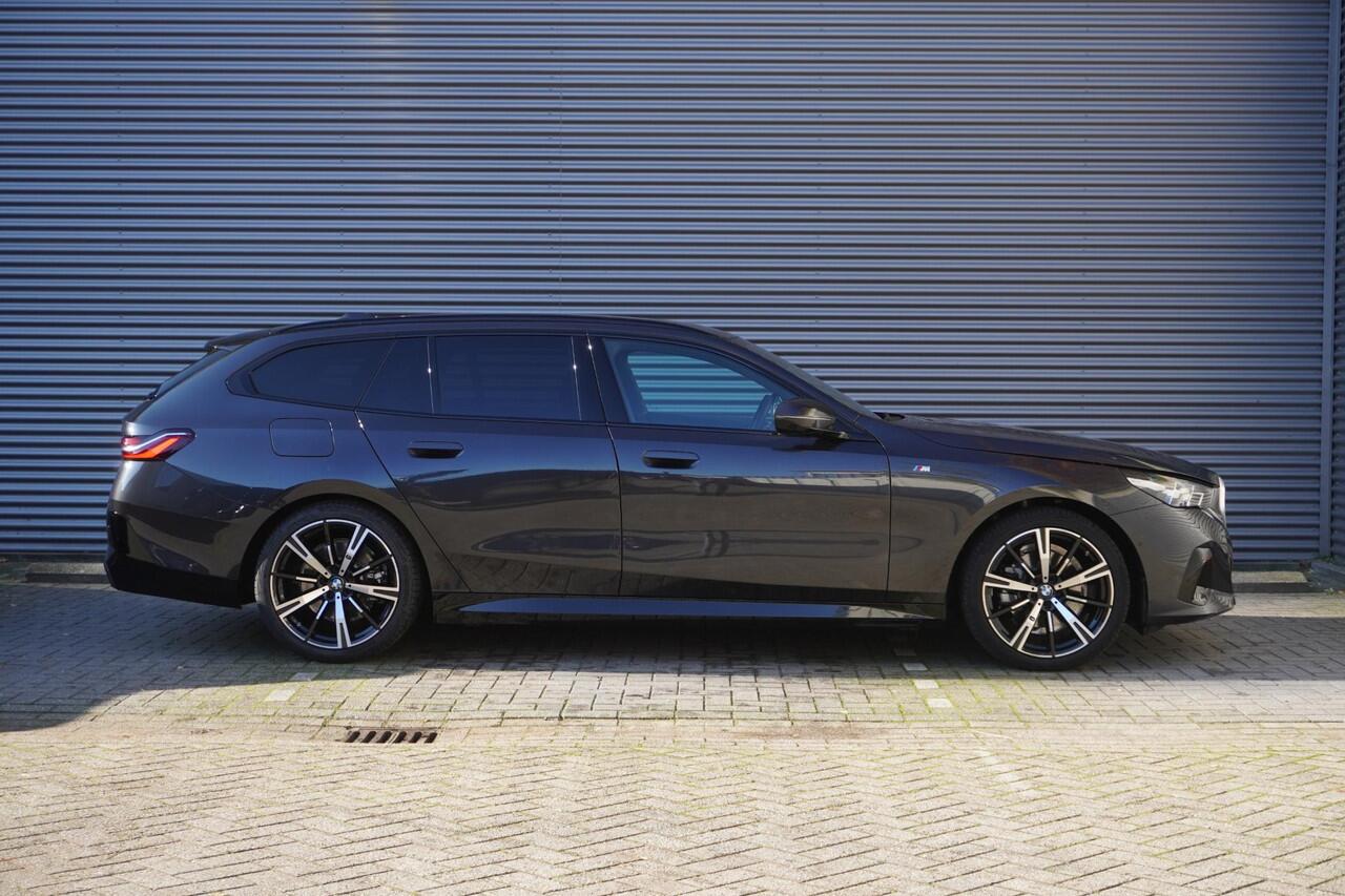 BMW 5-SERIE Touring 520i M Sportpakket | 20 inch LM M Sterspaak | Driving Assistant Plus | Harman-Kardon sound system | Parking Assistant
