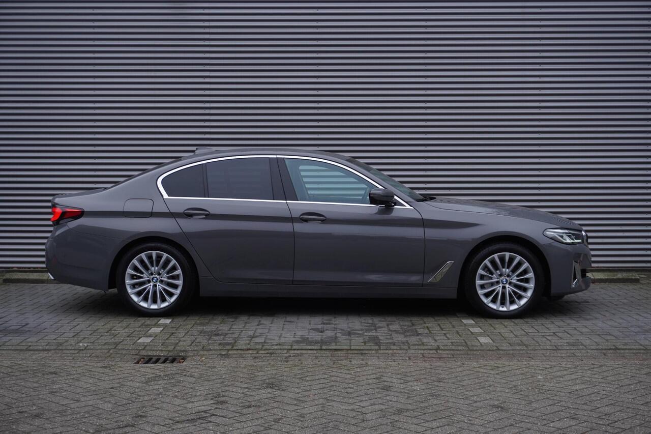 BMW 5-SERIE Sedan 530e High Executive | Luxury Line | Parking Pack | Driving Assistant | Parking Assistant Plus | HIFI System Harman Kardon