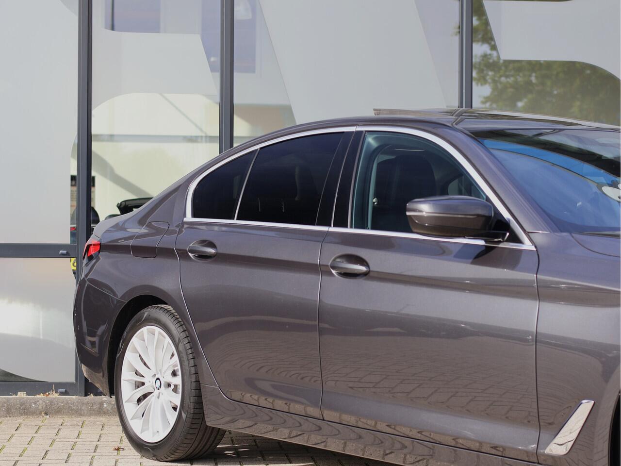 BMW 5-SERIE 520d Business Edition Plus | ACC | Laser | HUD | Dakje | Active Steering |