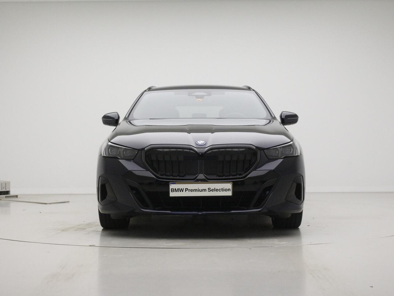 BMW 5-SERIE Touring 530e M-Sport | 20" | Trekhaak | Driving Assistant Plus | Travel Pack | Camera