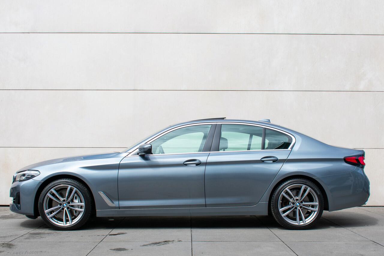 BMW 5-SERIE 540i High Executive Pano-Head up-Trekhaak-19"-Keyless