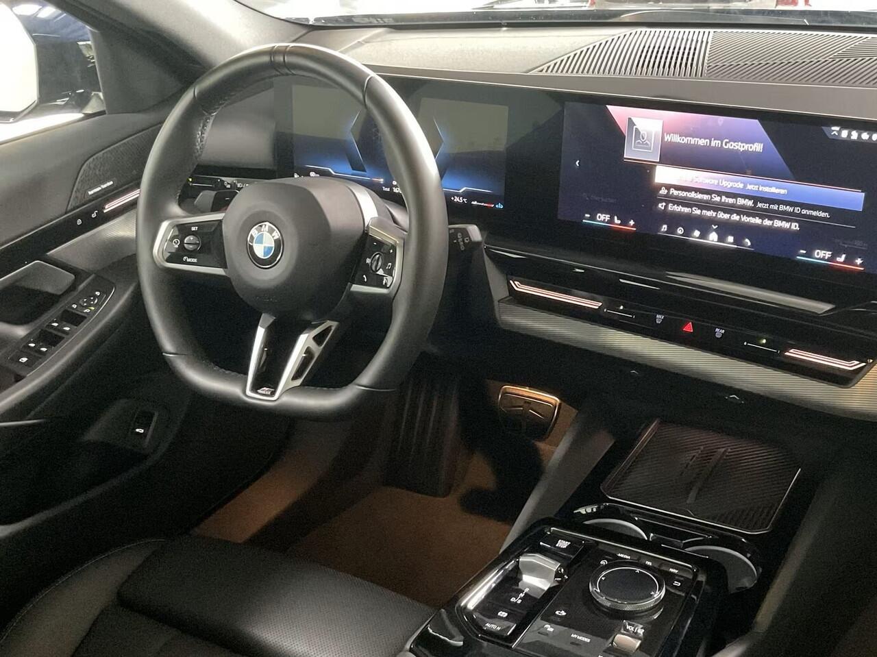 BMW 5-SERIE Touring 540d xDrive M-SPORT Pro ** LED, PANORAMA, LEDER, 20-inch LMV, ICONIC GLOW, TREKH ** Ex BMW - ¤ 27.800 onder NP ** ** INFORMEER OOK NAAR ONZE AANTREKKELIJKE FINANCIAL-LEASE TARIEVEN **