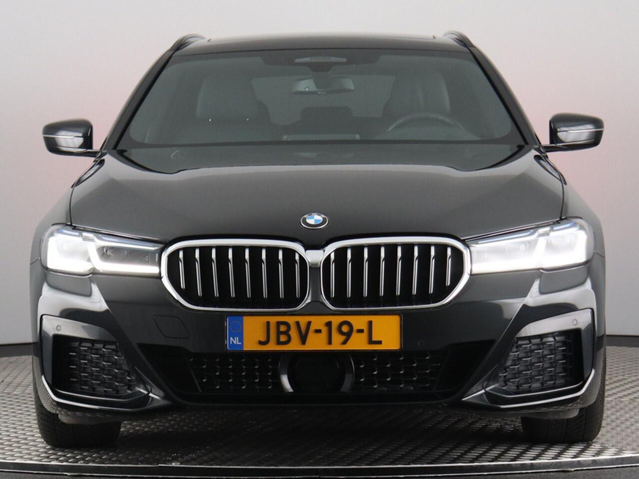 BMW 5-SERIE Touring 520i High Executive (Pano / Laser / Head Up / ACC / Luchtvering / Navi)
