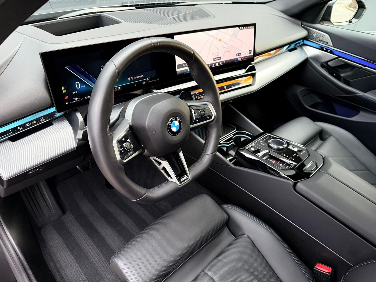 BMW 5-SERIE Touring 520i Pano / B&W / tr.hk / 21 inch / HUD