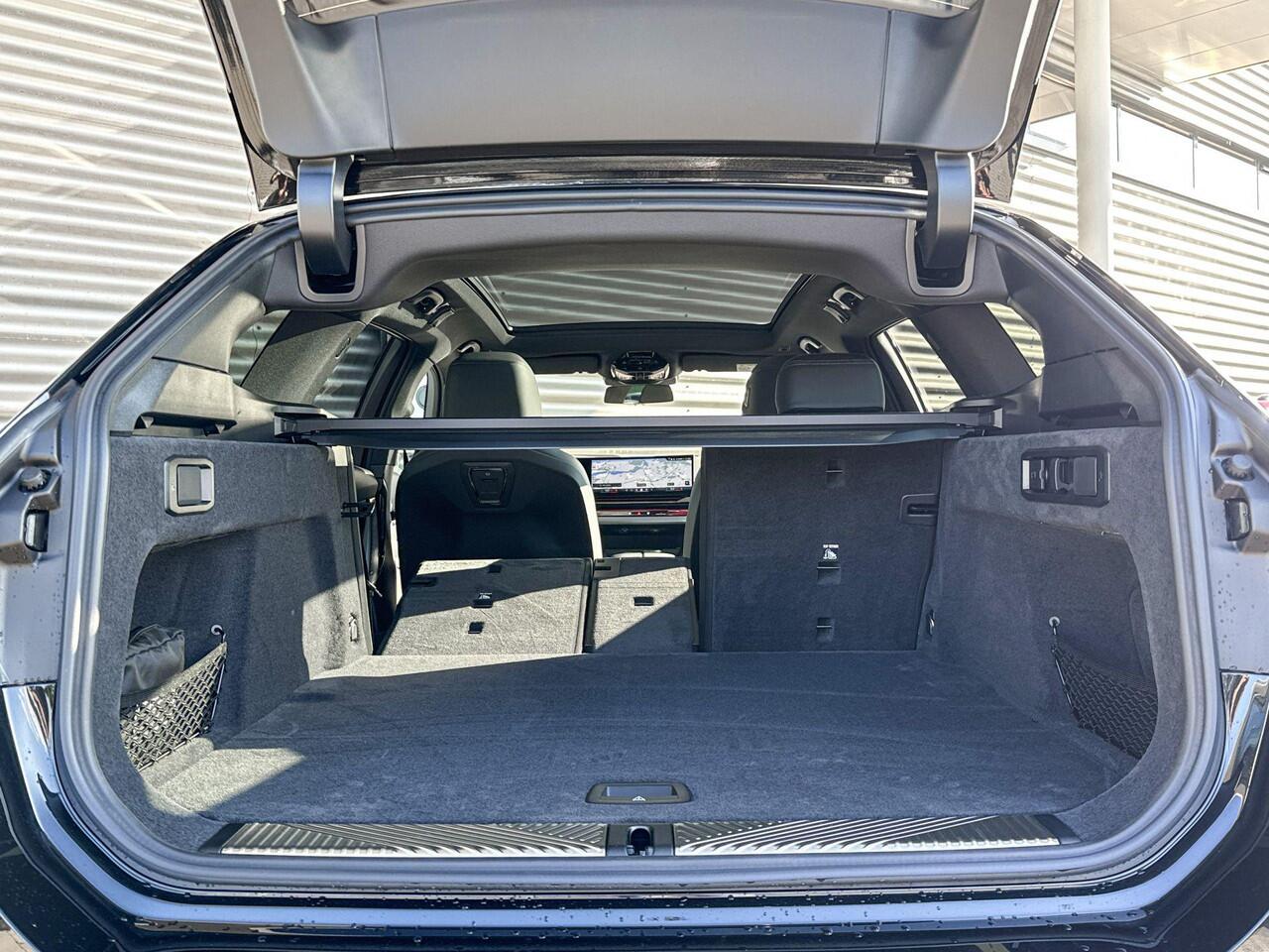 BMW 5-SERIE Touring 530e M Sportpakket Pro / Innovation Pack / Travel Pack / Comfort Pack / Panoramadak