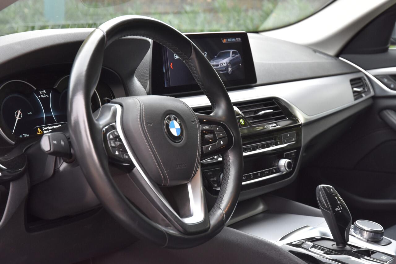 BMW 5-SERIE Touring 520i Executive Edition | CARPLAY | LEDER | ELEK. TREKHAAK