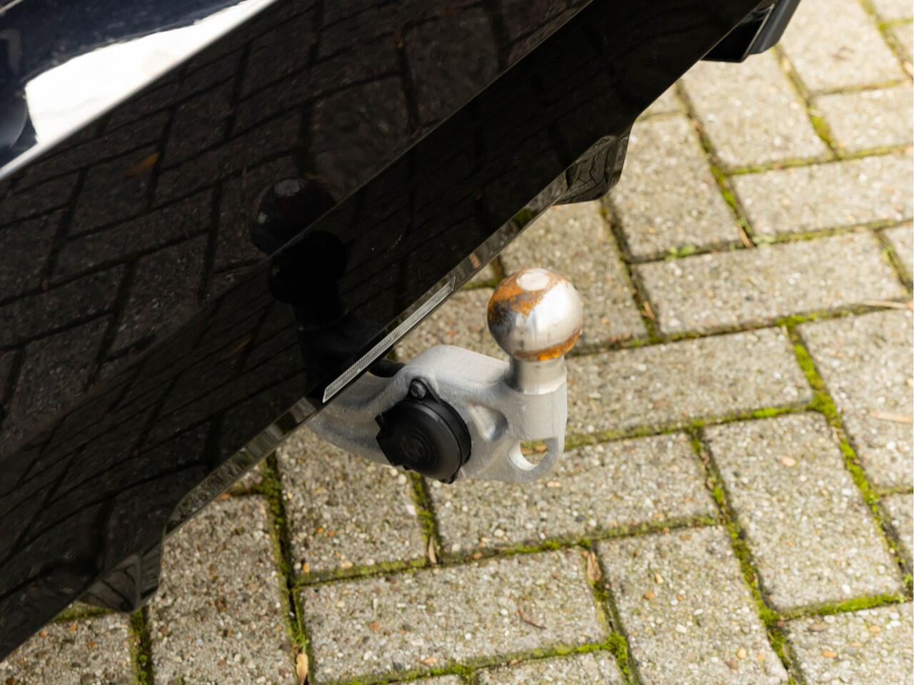 BMW 5-SERIE Touring 530e M-Sport - Pano - Trekhaak - Driving Ass - Camera