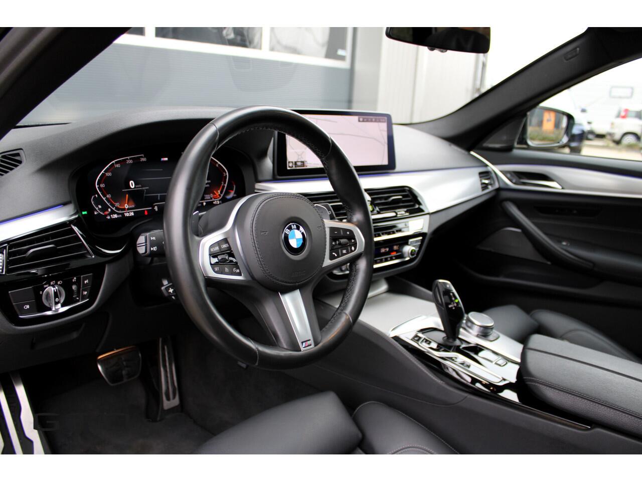BMW 5-SERIE Touring 530i High Executive M-Sport/BTW/Panorama/Surround/Harman Kardon/Memory/Trekhaak