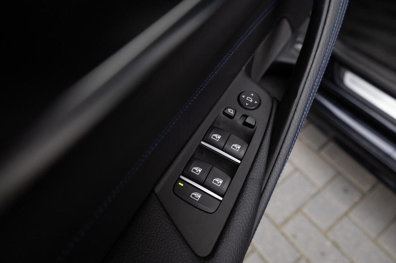 BMW 5-SERIE Touring 520d 191 pk High Executive M-Sportpakket / Facelift/ Sport-Stoelen/ Stoel.Verw/ Adap.Cruise/ Stuur.Verw/ Apple-Carplay/ Camera/ 19 '' LMV