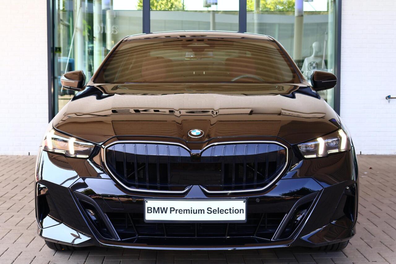 BMW 5-SERIE Sedan 520i | M Sportpakket Pro | Driving Assistant Plus