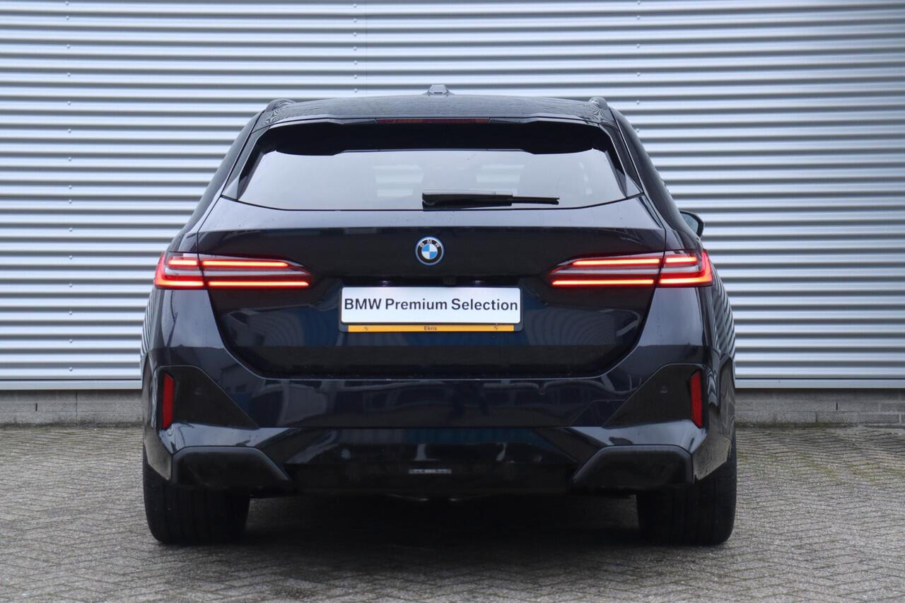 BMW 5-SERIE Touring 530e | M Sportpakket Pro | Panodak | Driving Assistant Plus | Head-Up | Parking Assistant Plus | Stoelventilatie | Comfortstoelen | 21'' LMV | Ekris Selection