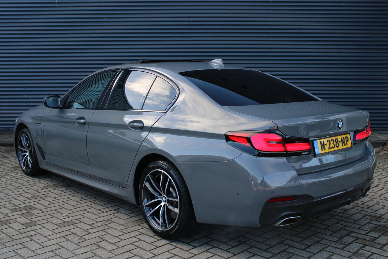 BMW 5-SERIE 520e M-Sport Panoramadak Laser Leer Comfort-Zetels