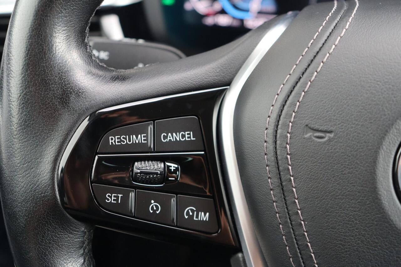 BMW 5-SERIE Touring 530e xDrive Executive PHEV | Navigatie | Cruise Control | Climate Control | Stoel-/Stuurverwarming | Elek. Trekhaak