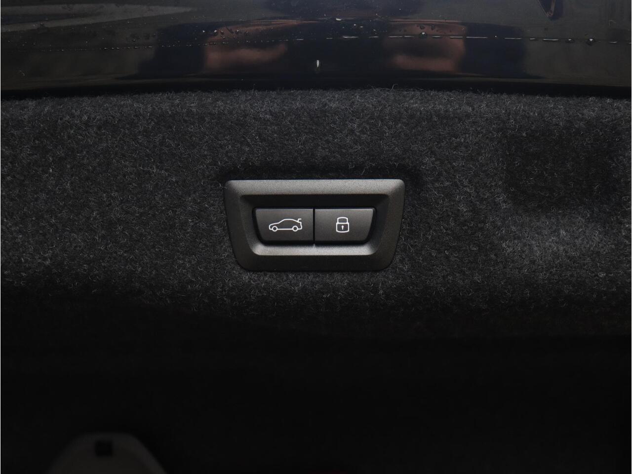 BMW 5-SERIE 550e xDrive | M Sportpakket Pro | Panodak | Driving Assistant Prof. | Adaptief Onderstel Prof. | Bowers & Wilkins | M Multifunctionele Stoelen | Stoelventilatie | Parking Assistant Prof. | 20'' LMV