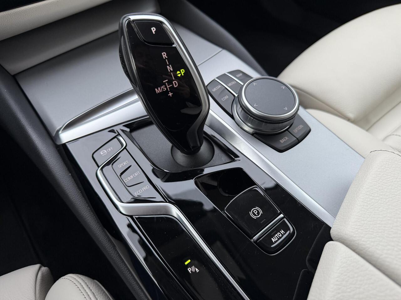 BMW 5-SERIE Touring 520i Comfortzetels/Laser/Org. NL