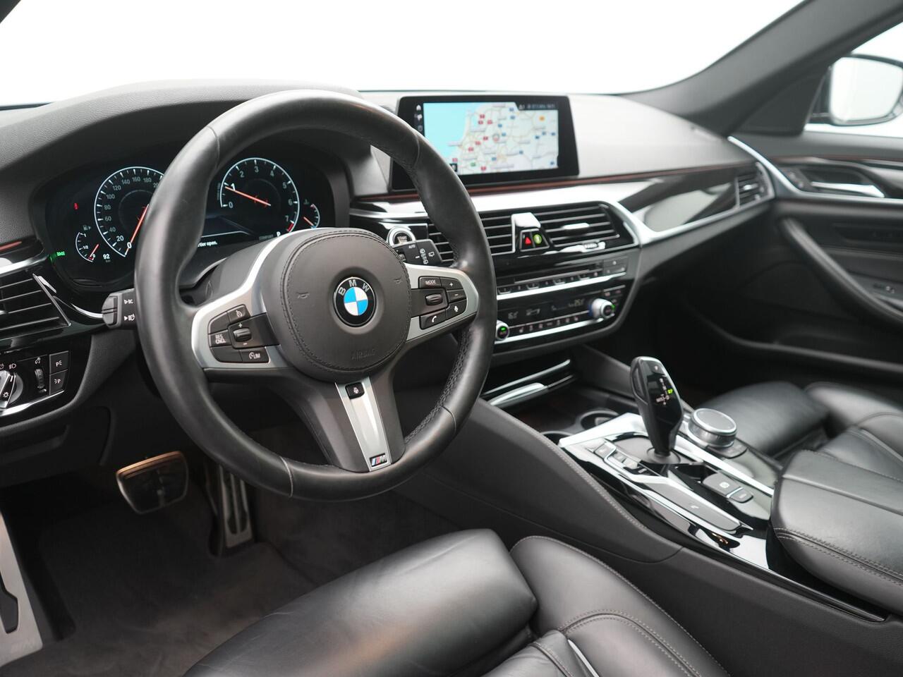 BMW 5-SERIE Touring 520i High Executive Edition - RIJKLAARPRIJS - M-Sport - Achteruitrijcamera - Elektrisch Glazen schuif-/kanteldak