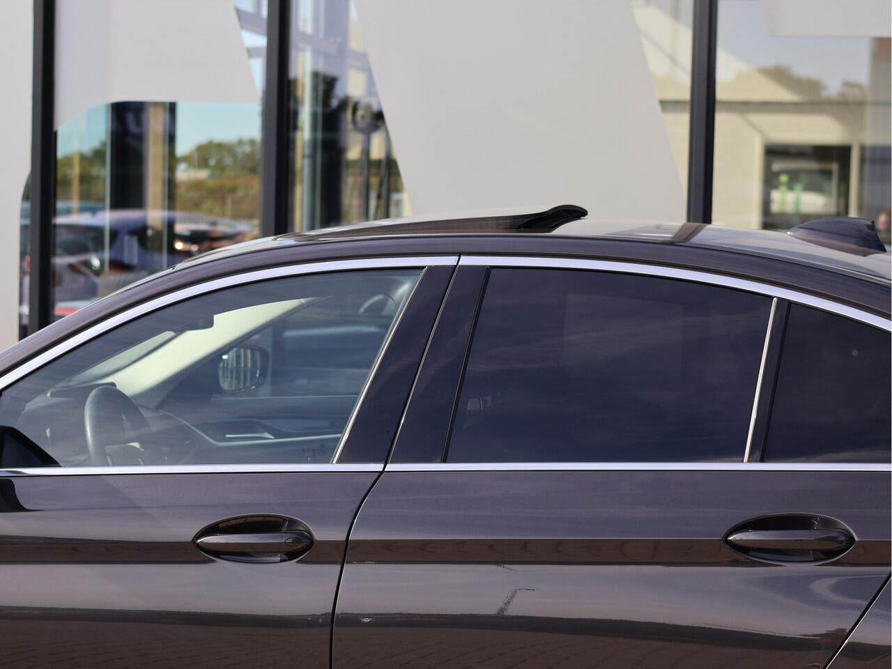 BMW 5-SERIE 520d Business Edition Plus | ACC | Laser | HUD | Dakje | Active Steering |