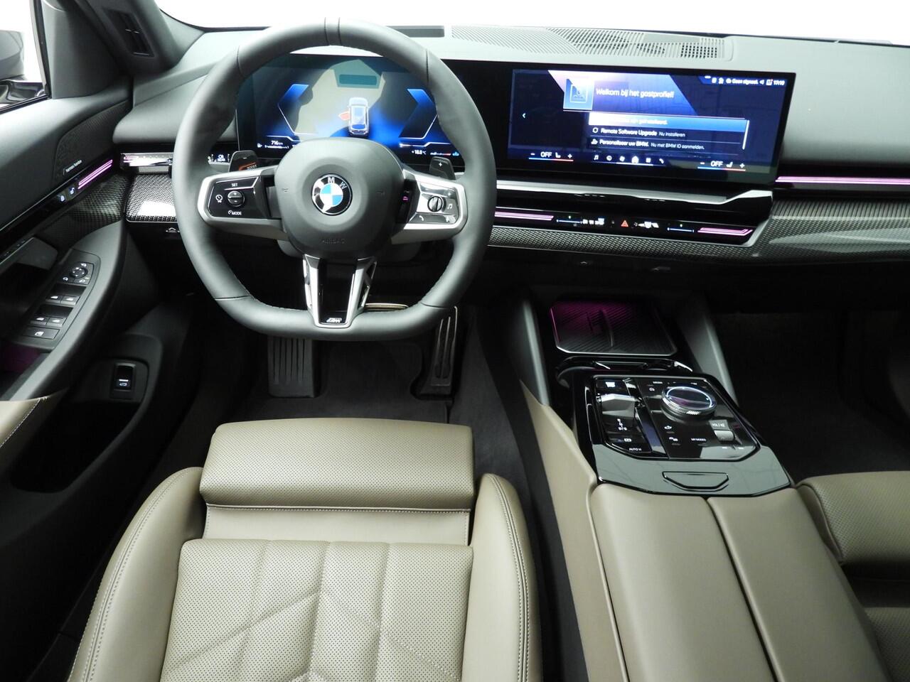 BMW 5-SERIE Touring 520d | M-Sportpakket | LED | HUD | Trekhaak | Active cruise | Keyles go | DAB | Harman-kardon sound | Alu 20 inch