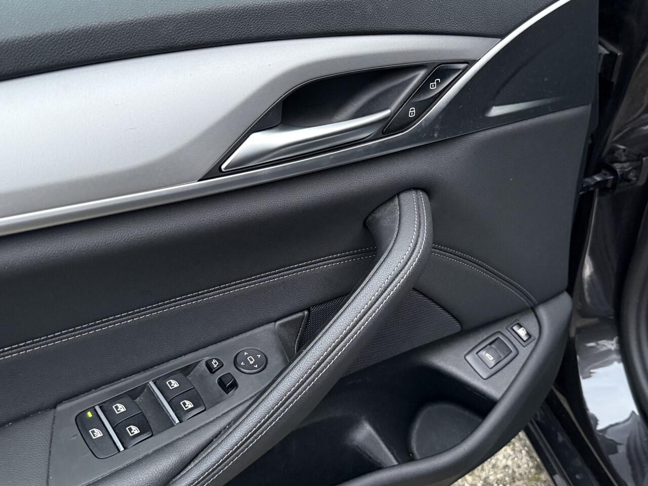 BMW 5-SERIE Touring 530e | Business | Navi Prof | 3 zone Airco | Stoelverw. | Sportstoelen