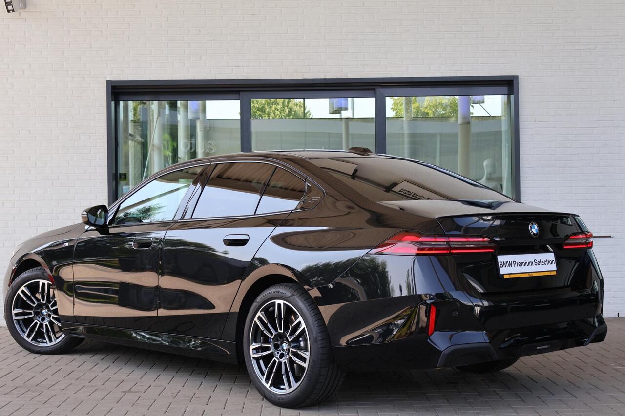 BMW 5-SERIE Sedan 520i | M Sportpakket Pro | Driving Assistant Plus