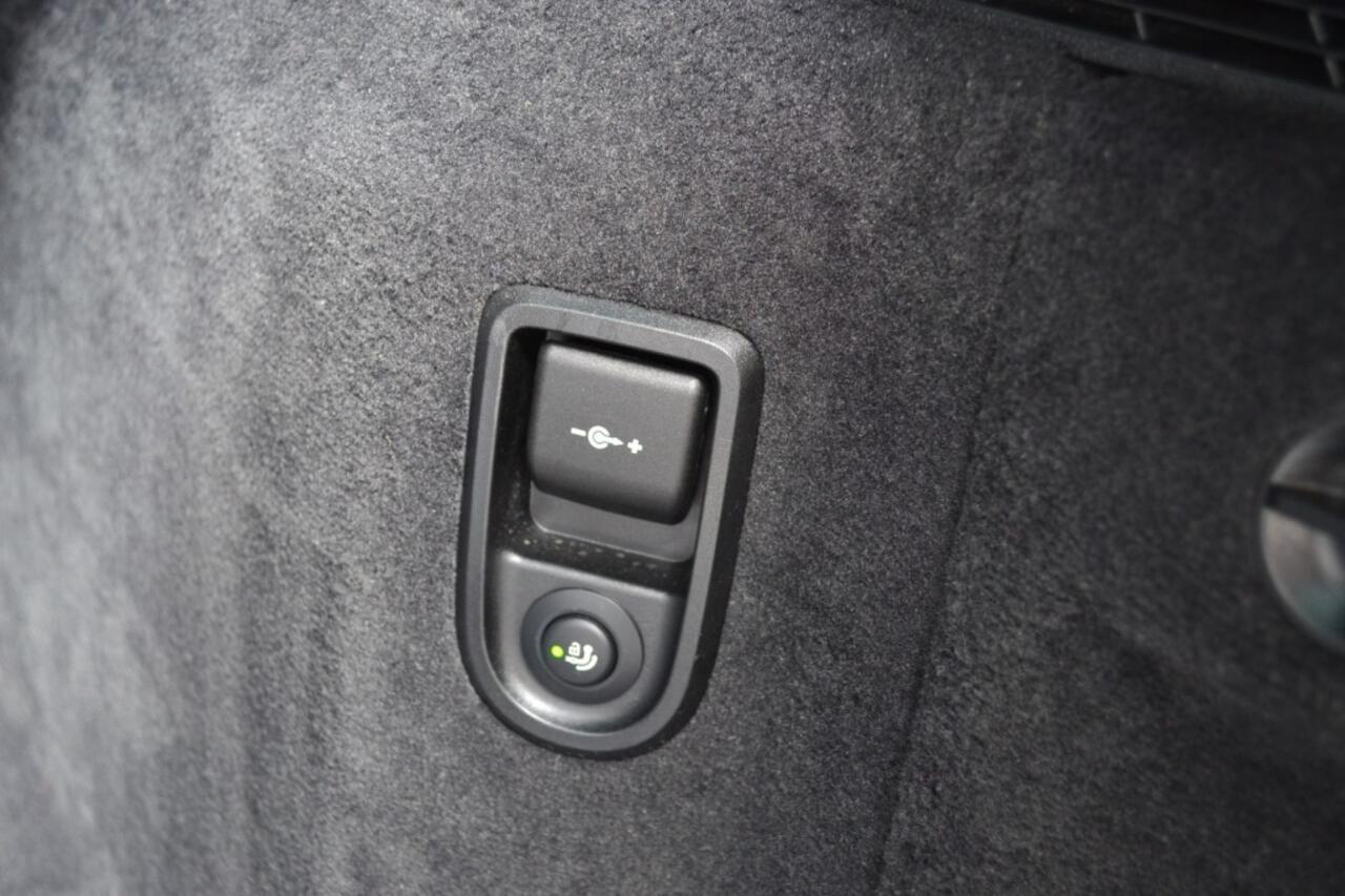 BMW 5-SERIE 530d xDrive M-Sport / Pano / standkachel / vol