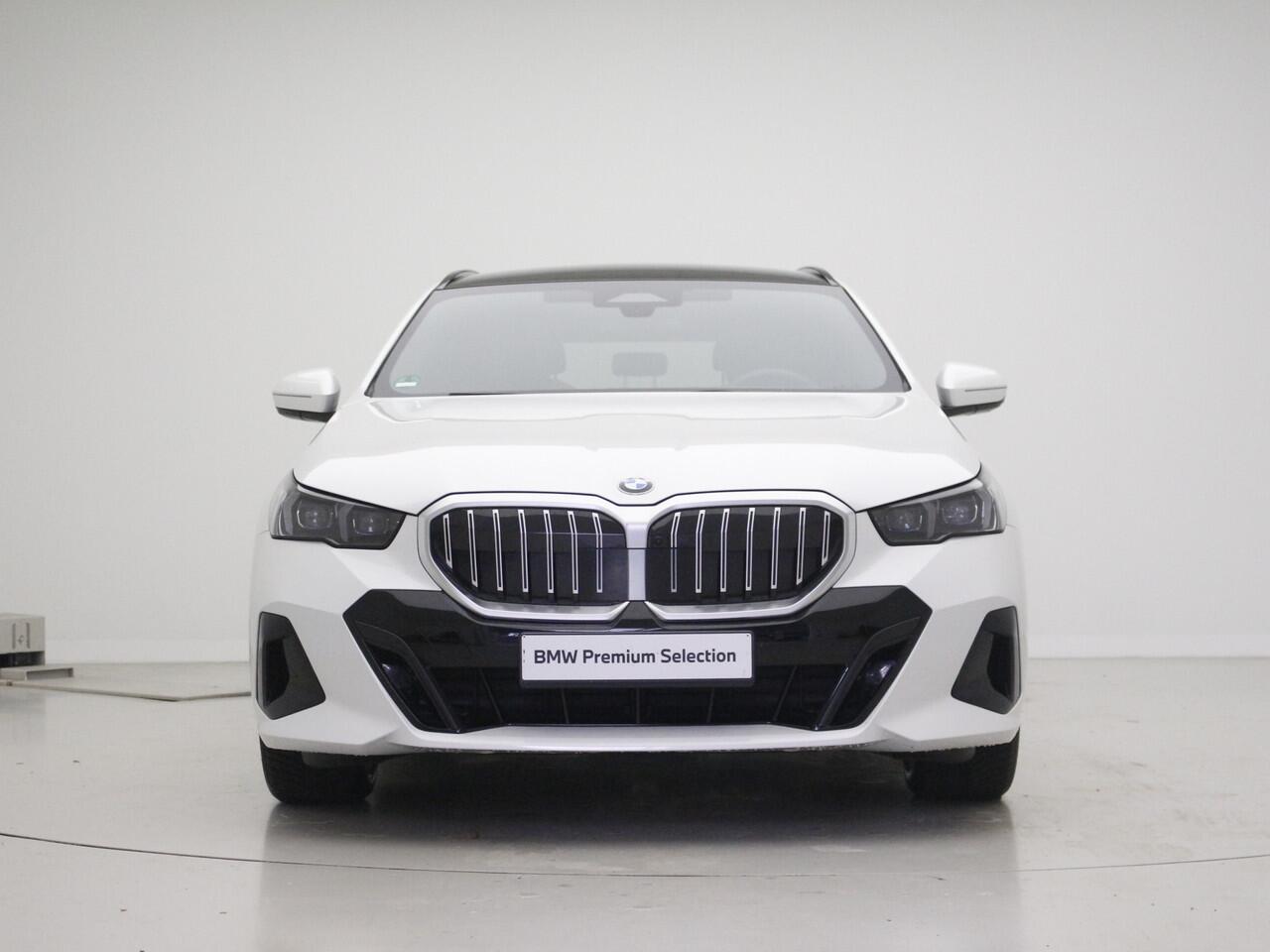 BMW 5-SERIE Touring 520i M-Sport | Driving Assistant Plus | Harman Kardon | Panorama | Standkachel | Trekhaak | Mild Hybid