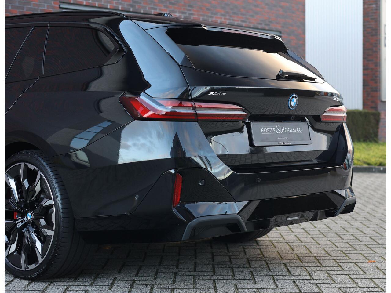 BMW 5-SERIE Touring 550e xDrive | M Sport Pro - Trekhaak - M Adaptive