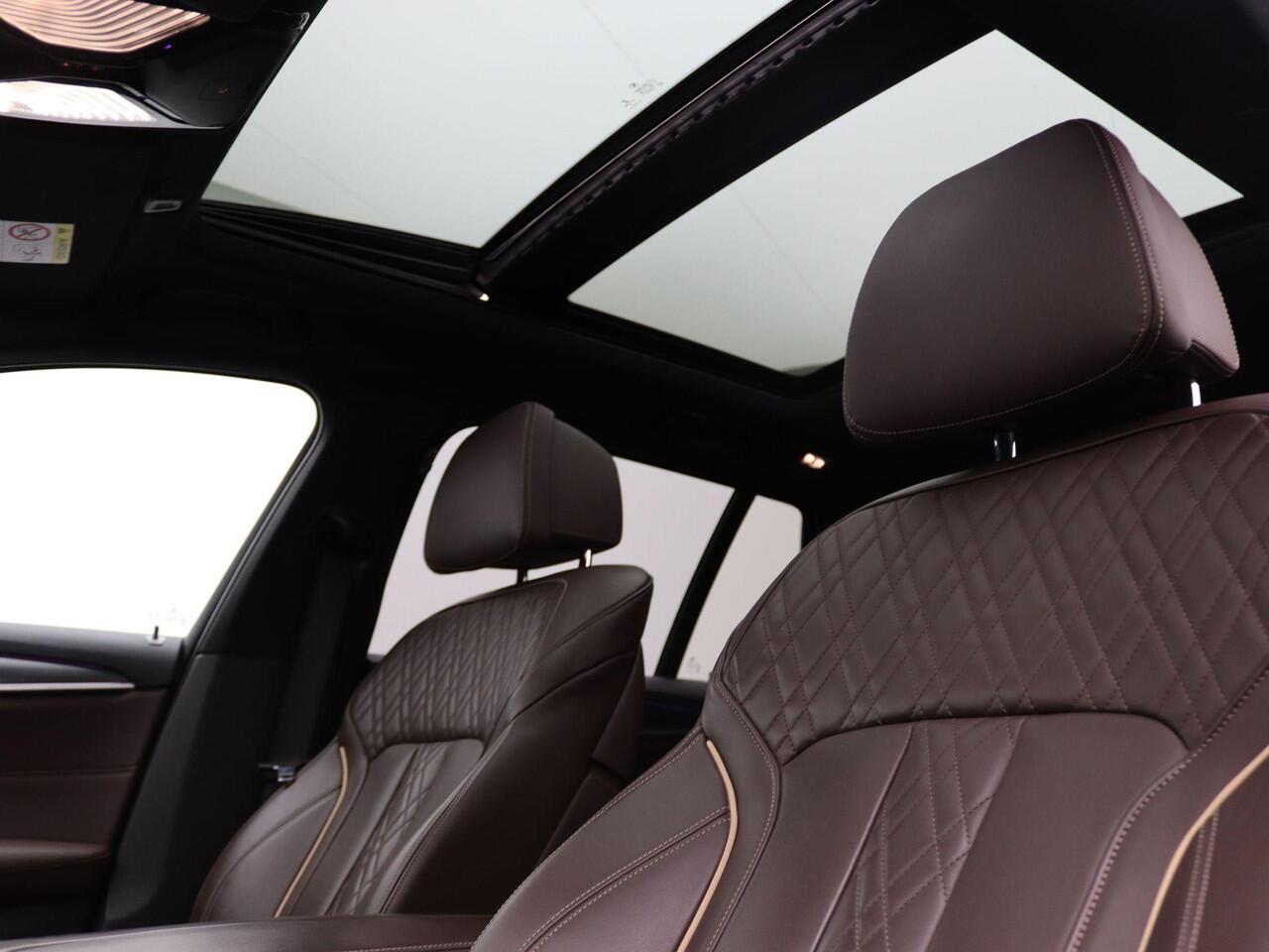 BMW 5-SERIE Touring 530e High Executive | M Sportpakket | Parking Pack | Trekhaak | Panoramadak | Laserlight | 18''