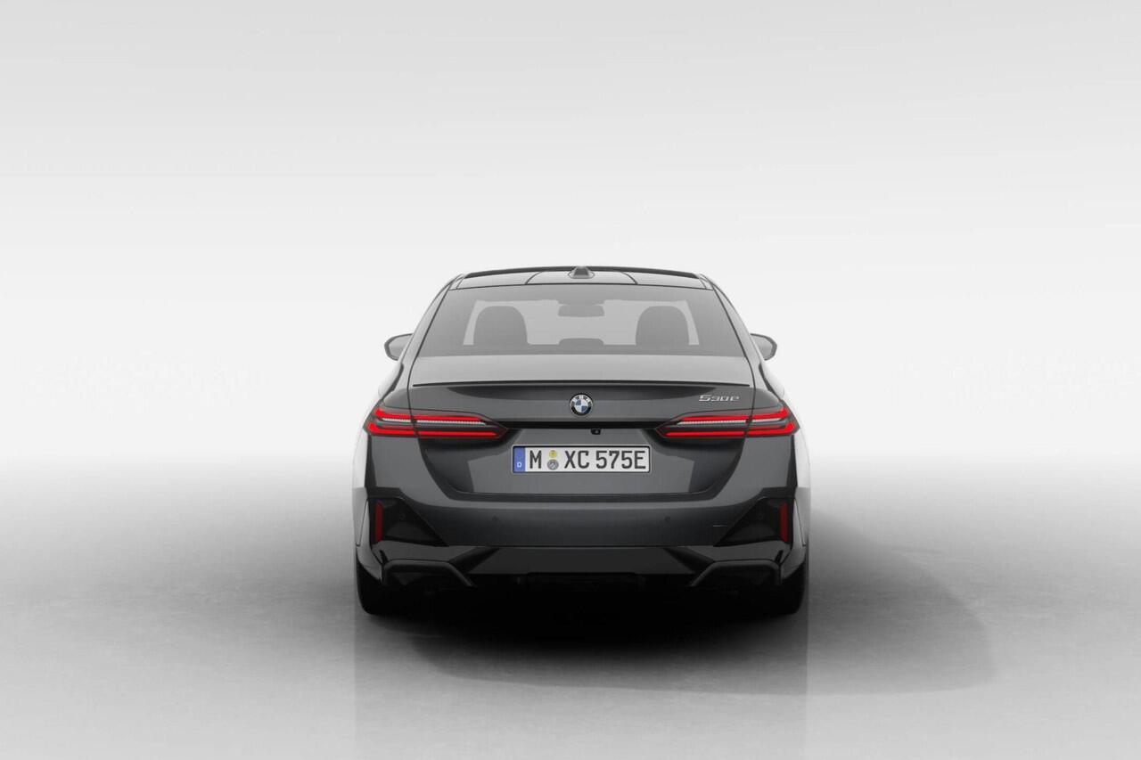 BMW 5-SERIE Sedan 530e M Sport Edition | M Sport Pro | Innovation Pack | Travel Pack | Comfort Pack