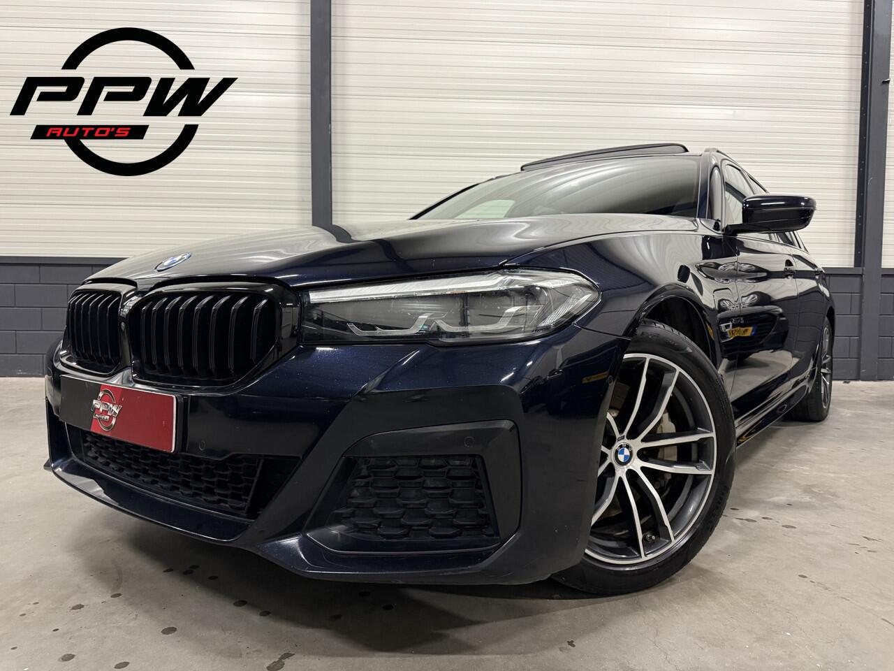 BMW 5-SERIE Touring 530e M-Sport bwjaar 06-2022 PANO/HARMAN&KARDON/360CAMERA/ALCANTARA-SPORT/STANDKACHEL/CARPLAY/18"M-SPORT/PRIVACY/SHADOW-LINE/CARBONSCHWARZ/RECENT OH BEURT GEHAD BIJ BMW DEALER