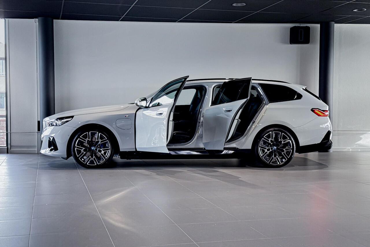 BMW 5-SERIE Touring 530e M Sport Edition | Harman Kardon | Stoelverwarming | Head-up Display |
