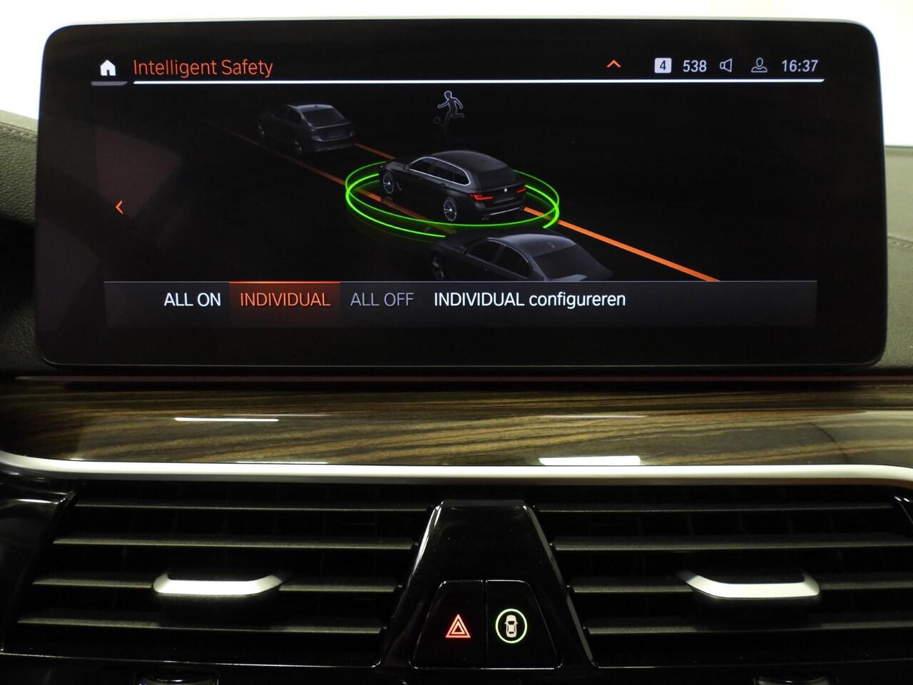 BMW 5-SERIE Touring 530e Luxury Line NAVI/LEER/LASER LED/TREKH./18"LMV!