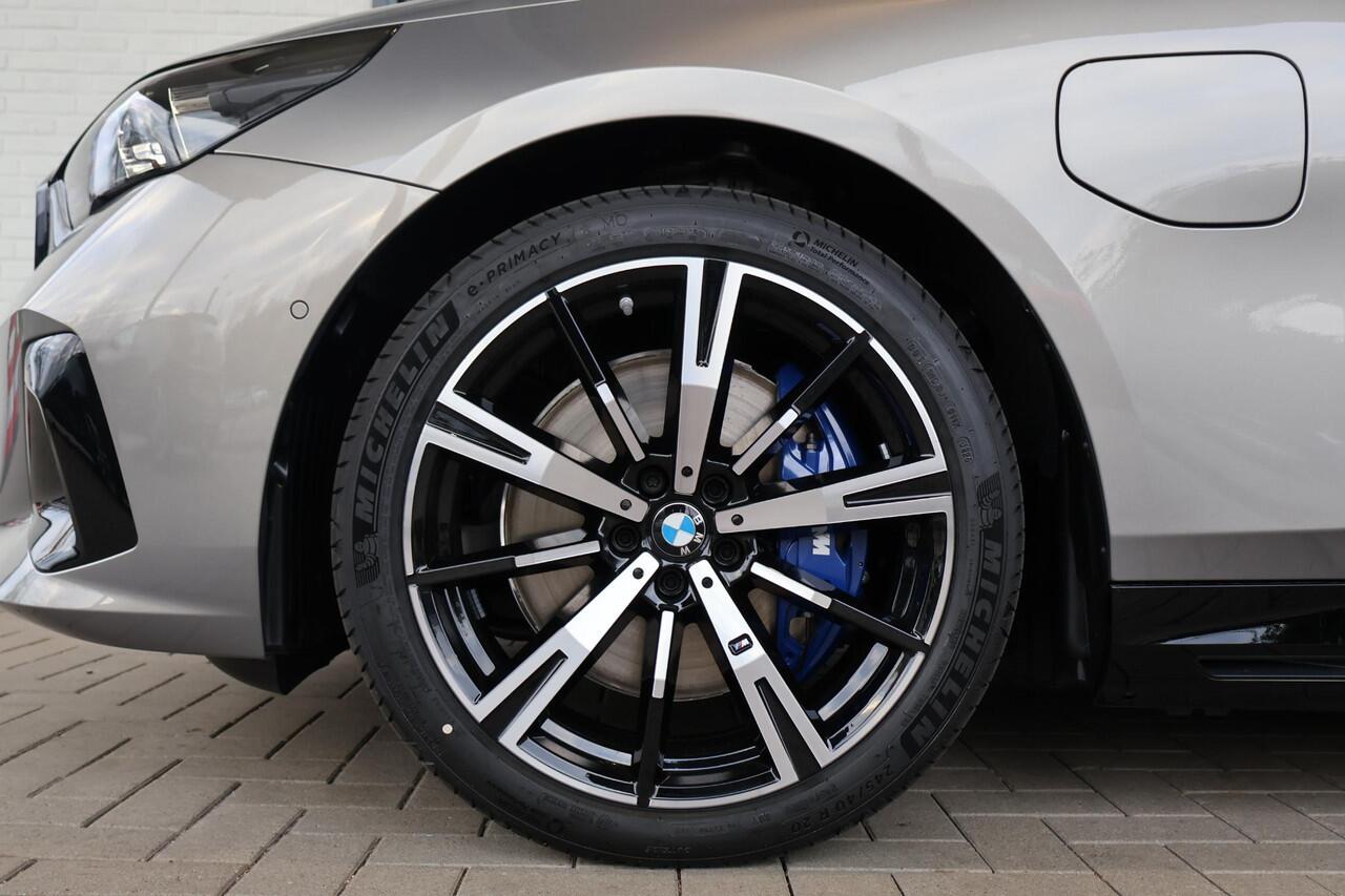 BMW 5-SERIE 550e xDrive Touring | M Sportpakket Pro | Innovation Package | Travel Pack | Comfort Pack