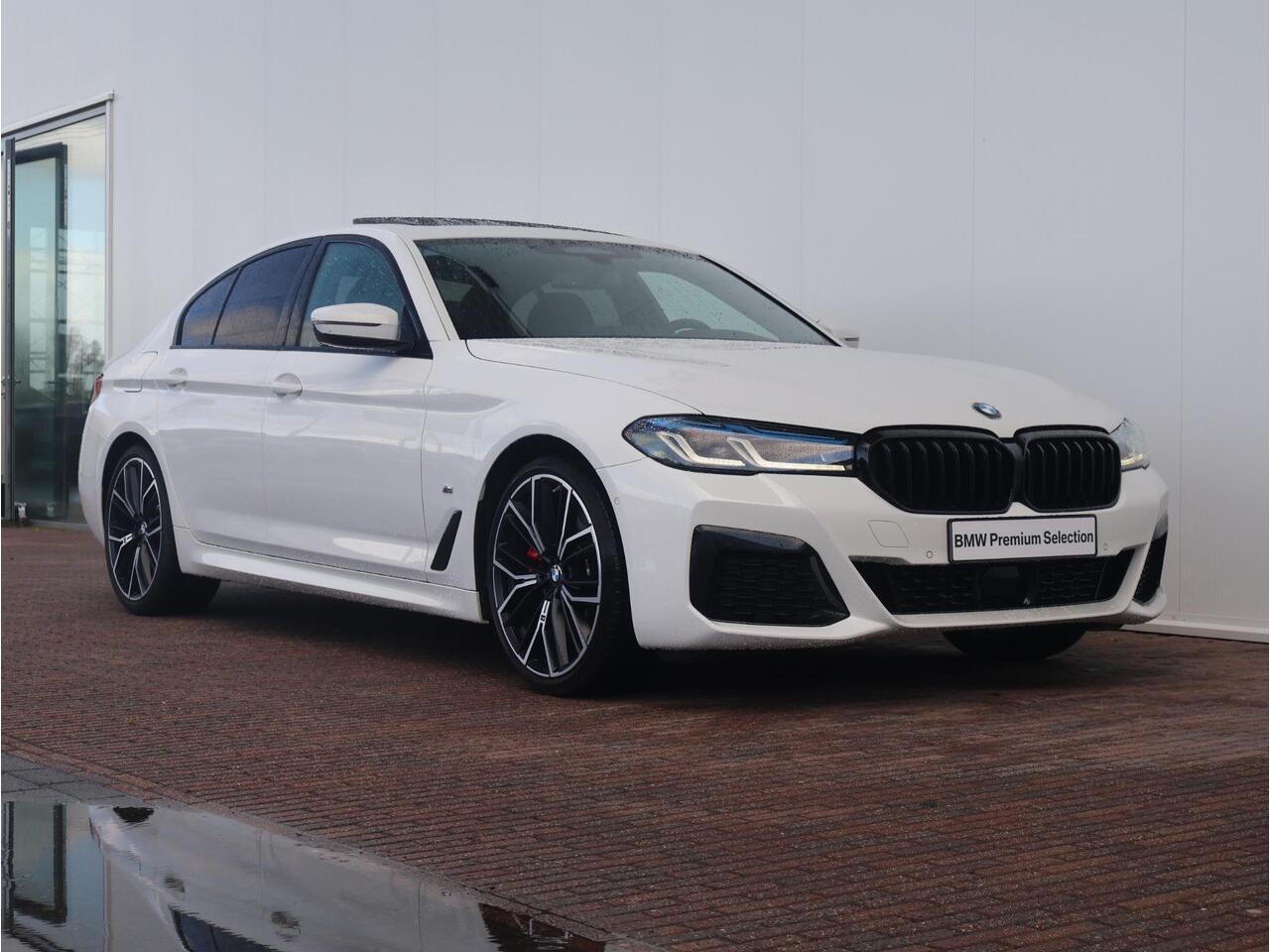 BMW 5-SERIE 530i Business Edition Plus M-Sportpakket / HIFI / Schuif - Kanteldak / Driving assistant Professional / Head up Display / 20 '' /