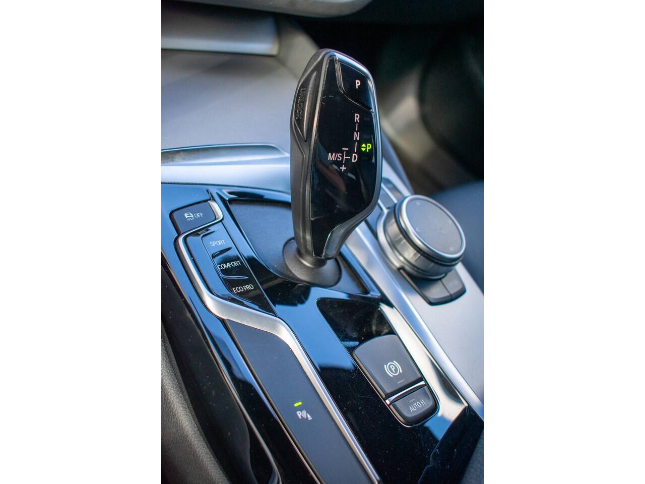 BMW 5-SERIE Touring 520i High Executive Edition -Luchtvering-Trekhaak-20"-DAB-Leder-