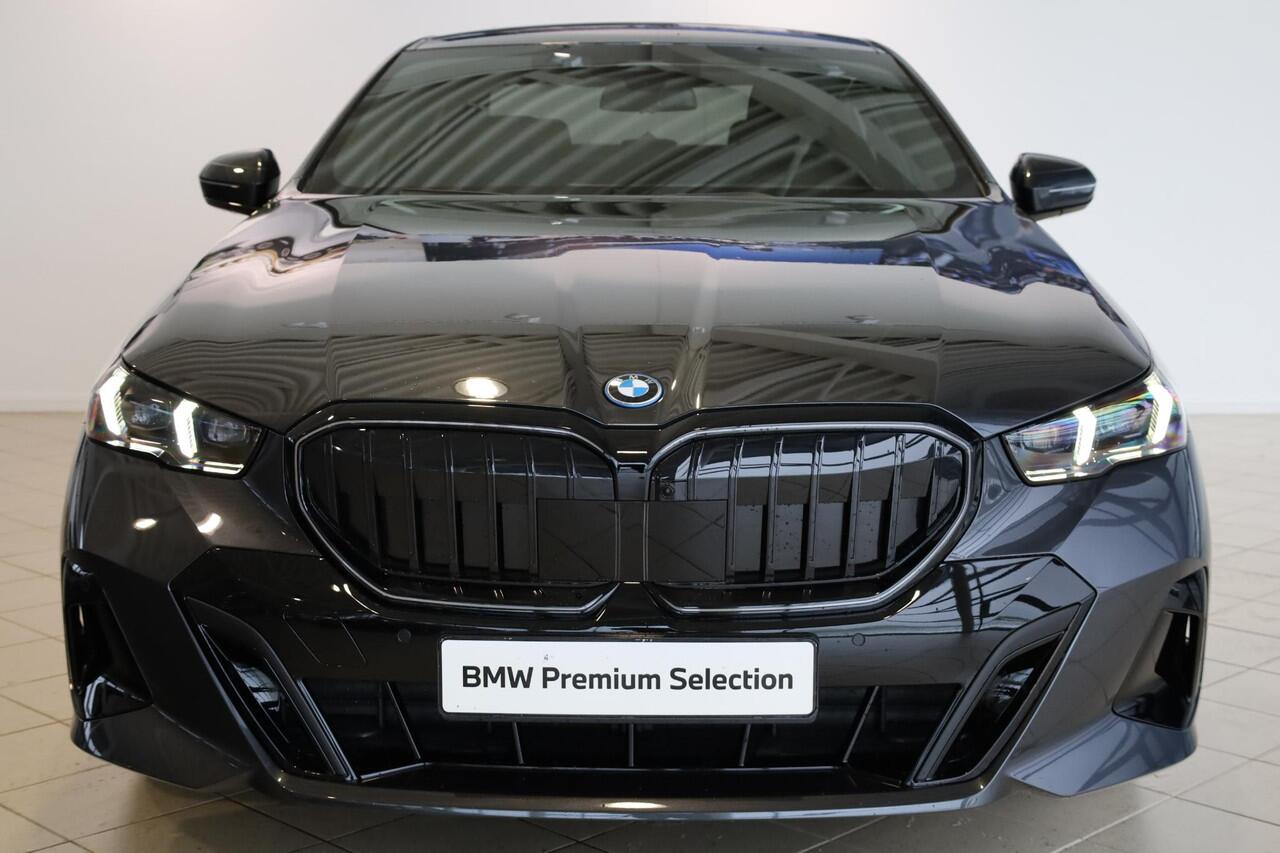 BMW 5-SERIE Sedan 530e M Sportpakket Pro | Driving Assitant Plus | Harman Kardon | Elektr. Trekhaak