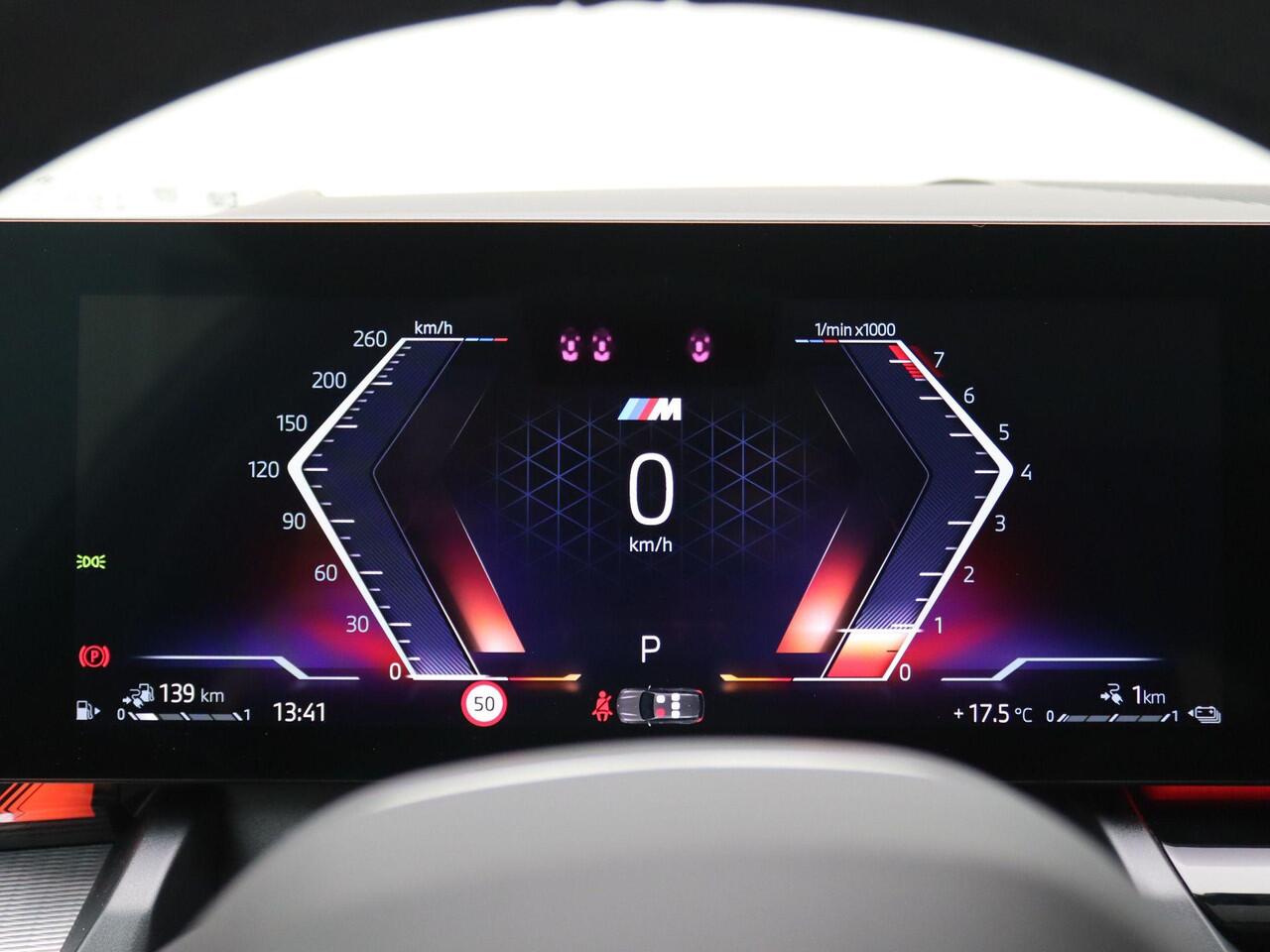 BMW 5-SERIE Touring 530e M Sport Pro Edition 299PK AUT. Panoramadak, Keyless, Memorystoel, Head-Up Display, Elektr. Achterklep, Stoelverwarming+Koeling, Stuurverwarming, Volleder, Trekhaak, 21" LM Velgen