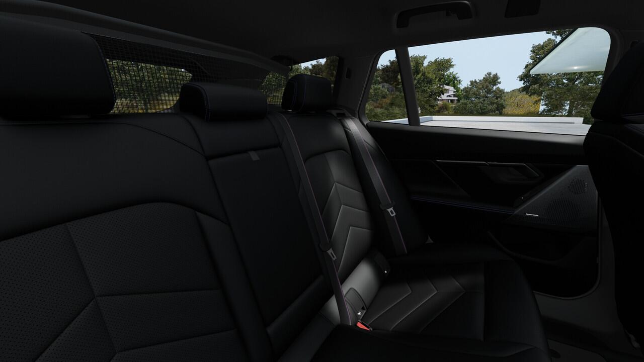 BMW 5-SERIE Touring 530e M Sport Automaat / Trekhaak / Achteruitrijcamera / Adaptieve LED / Parking Assistant / Stoelverwarming