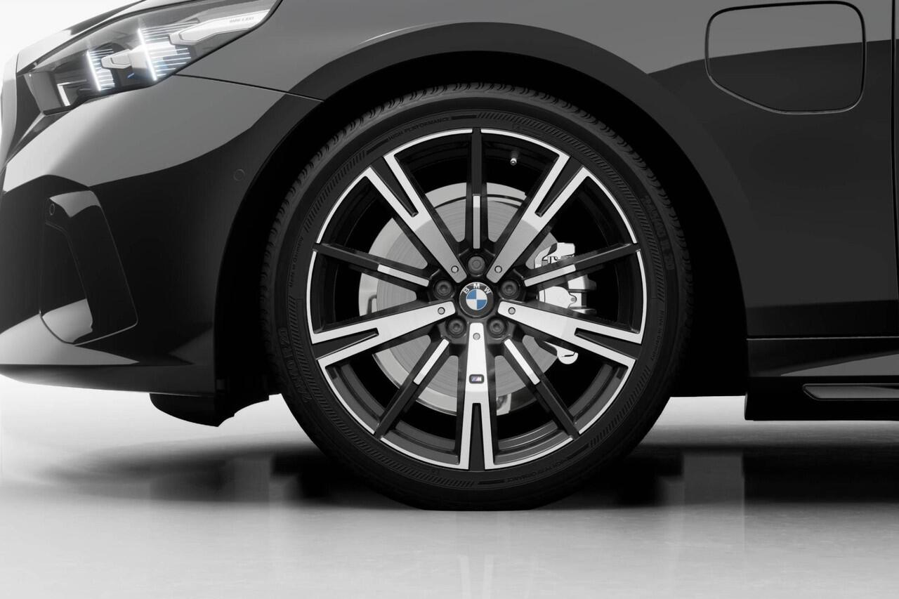 BMW 5-SERIE Sedan 530e M Sport Edition | Innovation Pack | Travel Pack | Comfort Pack | Trekhaak